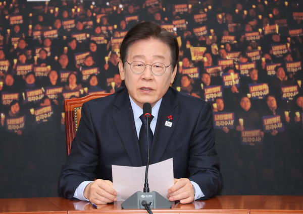 이재명 더불어민주당 대표가 8일 오후 서울 여의도 국회에서 기자간담회를 열어 한덕수 국무총리와 국민의힘 한동훈 대표의 대국민 공동 담화와 관련해 입장을 밝히고 있다. 사진 = 연합뉴스.