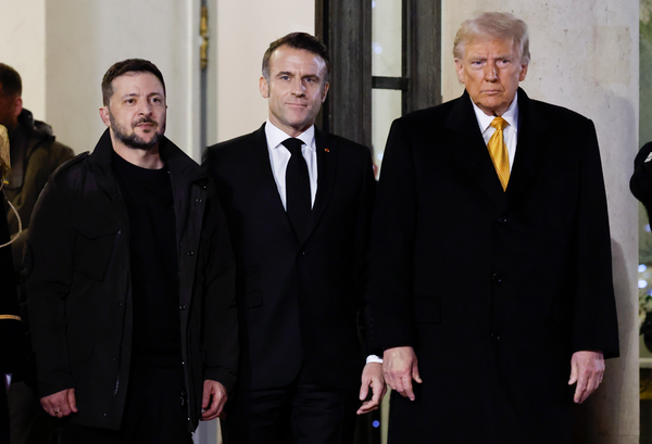 왼쪽부터 볼로디미르 젤렌스키 우크라이나 대통령, 도널드 트럼프 미국 대통령 당선인, 에마뉘엘 마크롱 프랑스 대통령. 사진=연합뉴스