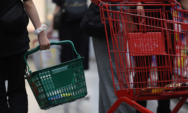 식품업계가 소비심리 위축과 원재료 상승을 우려하고 있다. 사진=연합뉴스