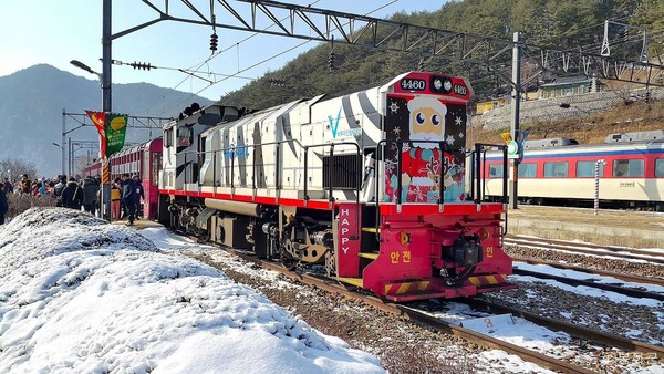 백두대간협곡열차. 사진제공= 한국관광공사