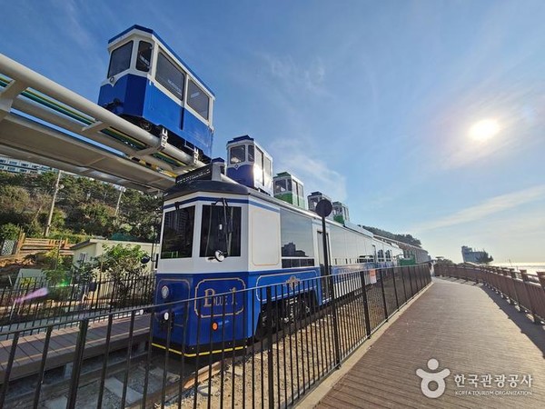 해운대 블루라인파크(해운대 해변 열차, 스카이캡슐). 사진제공= 한국관광공사