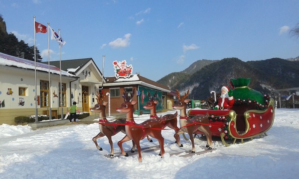 동해산타열차 종착점 분천역 . 사진제공= 코레일