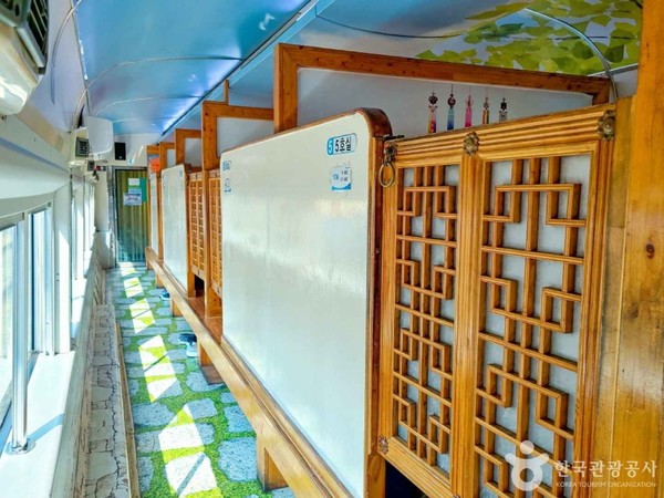 서해금빛열차. 사진제공= 한국관광공사