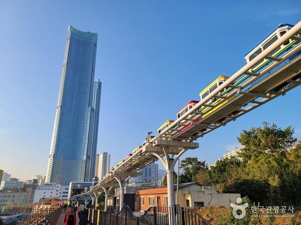 해운대 블루라인파크(해운대 해변 열차, 스카이캡슐). 사진제공= 한국관광공사
