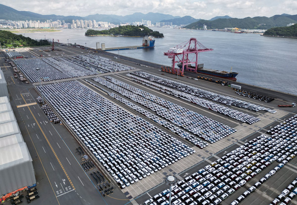 7월 25일 경남 창원시 마산합포구 가포신항에 수출용 차량이 수출품 선적 부두에 대기하고 있다. 출처=연합뉴스