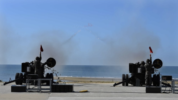 공군 방공유도탄사령부 대공사격장에서 열린 '방공유도탄 사격대회'에서 무인 표적기를 향해 발칸 사격이 진행되고 있다. 사진=연합뉴스, 공군