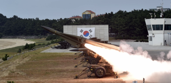 중거리 지대공 유도무기 '호크'의 현역 시절 미사일 발사 모습. 사진=LIG넥스원