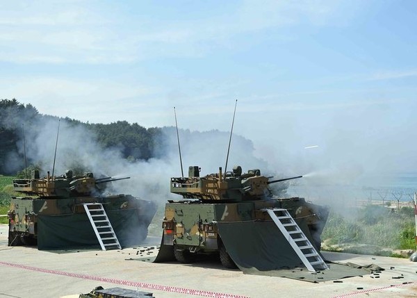 공군 제15특수임무비행단은 지난 6월 한 해상사격장에서 30mm 차륜형 대공포 “천호” 검증 사격을 실시했다. 사진=공군