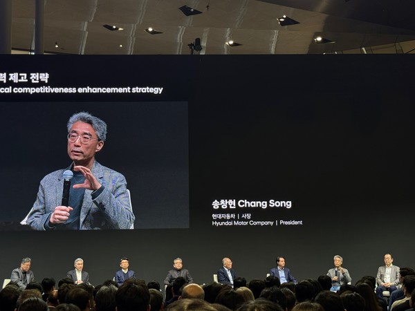 송창현 현대자동차 사장이 6일 경기도 고양시 현대모빌리티고양에서 열린 '2025 현대자동차그룹 신년회'에서 2025년 계획을 말하고 있다. 사진=양정민 이코노믹리뷰 기자