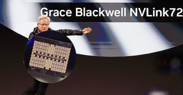 젠슨 황 엔비디아 최고경영자(CEO)가 CES에서 기조연설하고 있다. 사진=연합뉴스