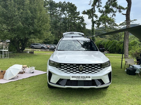 새로운 로장주가 적용된 그랑 콜레오스 전면부. 사진=이코노믹리뷰 이소영 기자