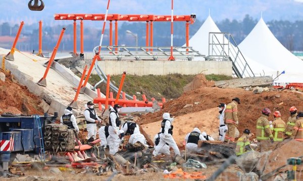 참사 현장의 로컬라이저. 사진=연합뉴스