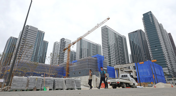 공사 중인 서울의 한 아파트 단지 모습. 사진=연합뉴스