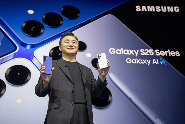 22일(현지시간) 미국 새너제이에 위치한 SAP센터에서 개최된 '갤럭시 언팩 2025(Galaxy Unpacked 2025)' 행사에서 삼성전자 MX사업부장 노태문 사장이 진정한 AI폰 '갤럭시 S25 시리즈'를 공개하고 있다. 사진=삼성전자