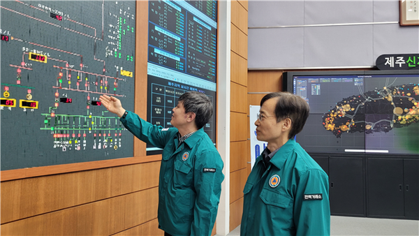 김홍근 전력거래소 전력계통 부이사장이 전력거래소 제주본부를 방문해 설 연휴를 앞둔 제주지역 전력수급 상황에 대해 특별 점검을 시행했다. 사진=전력거래소