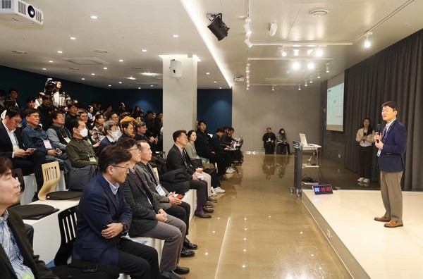 한국자동차연구원은 서울 강남구 삼성동 코엑스 스타트업 브런치에서 개최한 '제16회 자산어보' 행사를 개최했다고 21일 밝혔다. 사진=한국자동차연구원