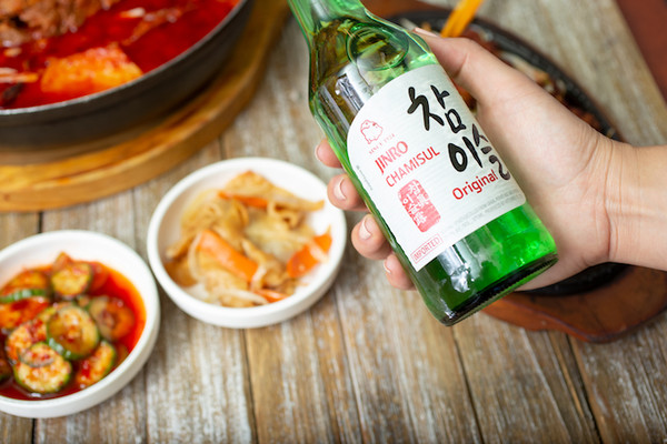 국내 소주 수출액이 2년 연속 1억달러를 돌파했다. 사진=셔터스톡