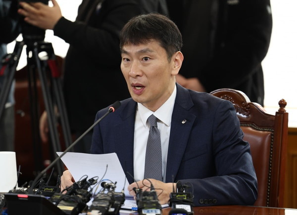 이복현 금융감독원장이 19일 서울 중구 은행회관에서 열린 금융감독원장-은행장 간담회에서 발언하고 있다. 출처=연합뉴스