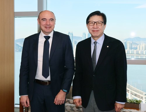 부산시는 띠에리 샤벳(Thierry Charvet) 르노그룹 생산·품질 총괄 부회장과 박형준 시장이 이날 오전 파크하얏트 부산 호텔에서 조찬 면담을 가졌다고 25일 밝혔다. 사진=부산광역시