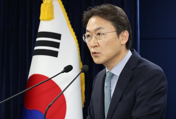 금융위원회 권대영 사무처장이 26일 서울 종로구 정부서울청사에서 2025년도 가계부채 관리방안 브리핑을 하고 있다. 출처=연합뉴스