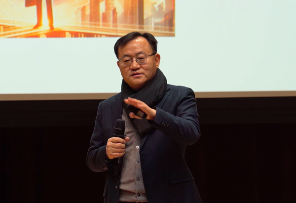 명노현 LS 부회장이 최근 LS미래원에서 그룹 내 전 팀장들을 대상으로 CEO 특강을 진행하고 있다. 사진=LS그룹