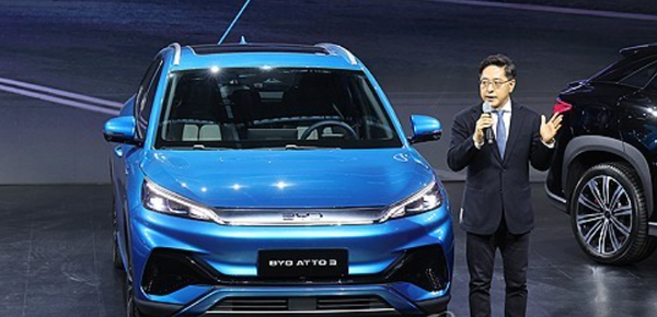 조인철 BYD 코리아 승용부문 대표가 아토 3 등 차량을 소개하고 있다. 사진=연합뉴스