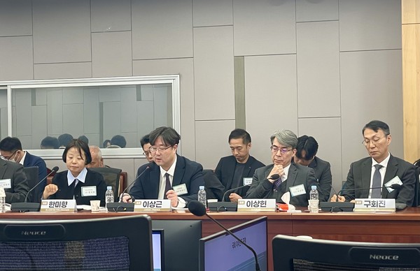 (왼쪽부터) 한미향 포스코퓨처엠 실장, 이상근 고려아연 본부장, 이상헌 케이제이인터내셔날 부사장, 구회진 엔켐 고문. 사진=이채연 이코노믹리뷰 기자