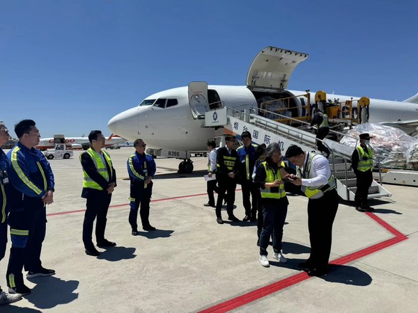 에어인천 화물기가 중국에서 화물을 운송 중이다. 사진=에어인천