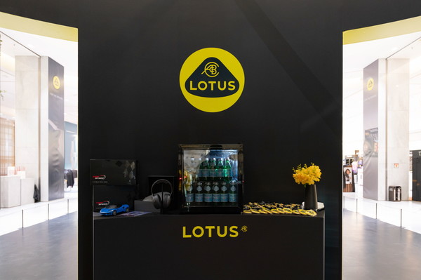 로터스자동차코리아가 수도권 남부 고객 접점 강화를 위해 현대백화점 판교점에서 전 라인업 팝업 전시 이벤트를 개최한다. 사진=로터스코리아