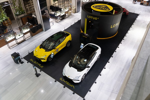 로터스자동차코리아가 수도권 남부 고객 접점 강화를 위해 현대백화점 판교점에서 전 라인업 팝업 전시 이벤트를 개최한다. 사진=로터스코리아
