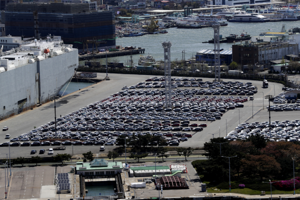 월미전망대 자동차 수출 컨테이너. 사진=박재성 기자