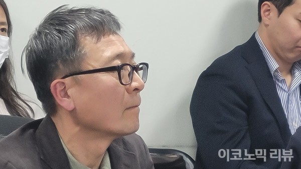 24일 오후 국회에서 열린 관련 토론회에 제철웅 한양대 법학전문대학원 교수가 참석하고 있다. 사진=이혜진 기자