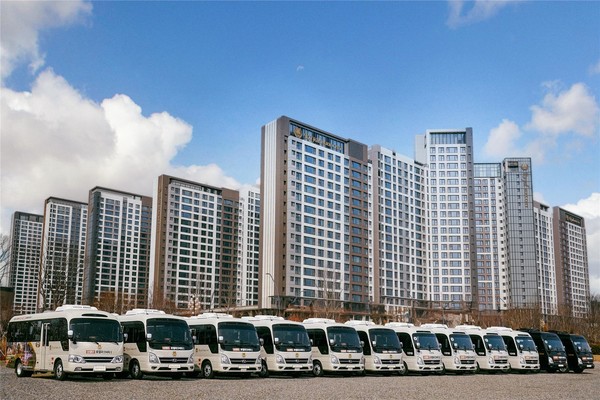 로열파크씨티 입주민 전용 셔틀버스. 사진=DK아시아