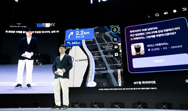 네이버 이재후 부문장이 플레오스용 네이버 앱에 대해서 발표 중이다. 사진=네이버