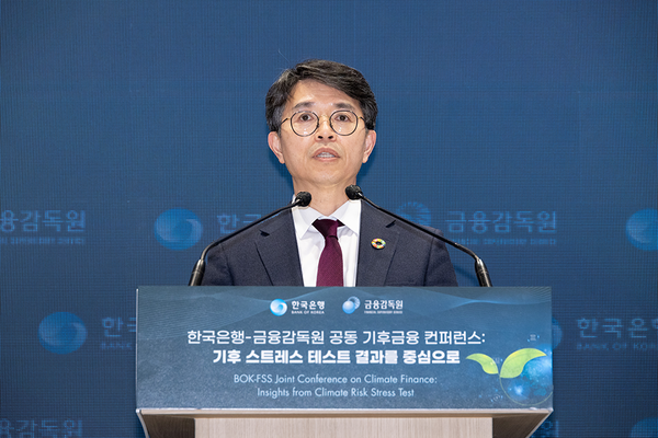 김완섭 환경부 장관이 18일 서울 중구 한국은행에서 열린 기후금융 컨퍼런스에 참석하여 축사를 진행하고 있다. 출처=환경부