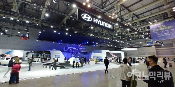 현대차의 서울모빌리티쇼 부스 전경. 사진= 이코노믹리뷰 최동훈 기자
