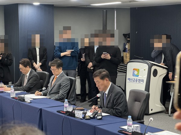 (맨 오른쪽)정완규 여신금융협회 회장. 사진=박수아 기자