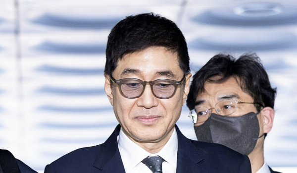 태광그룹 이호진 전 회장이 지난해 5월 16일 오전 서초구 서울중앙지법에서 열리는 구속 전 피의자 심문(영장심사)을 받기 위해 법정으로 들어서고 있다. 사진=연합뉴스