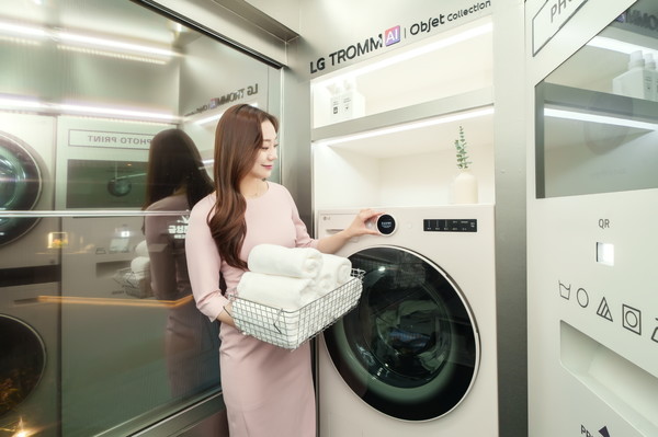 LG전자 ‘트롬하우스’에서 워시콤보를 체험하는 모습. 사진=LG전자