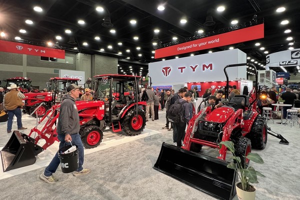 TYM은 지난 12일부터 15일까지(현지 시각 기준) 미국 루이빌 켄터키 엑스포 센터(Kentucky Exposition Center)에서 성황리에 열린 북미 최대 농기계 박람회 ‘NFMS(National Farm Machinery Show) 2025’에 참가했다고 18일 밝혔다. 사진=TYM