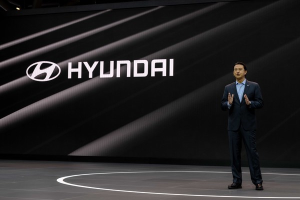 현대자동차가 16일(수, 현지시간) 미국 뉴욕 제이콥 재비츠 컨벤션 센터(Jacob Javits Convention Center)에서 열린 ‘2025 뉴욕 국제 오토쇼(2025 New York International Auto Show)’에서 ‘디 올 뉴 팰리세이드(The all-new Palisade)’를 북미에 최초로 선보였다. 연설 중인 호세 무뇨스 사장. 사진=현대차그룹