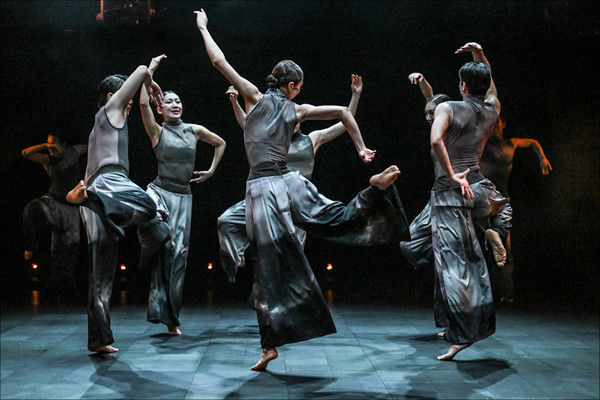 서울시무용단(단장 윤혜정)의 '스피드' 2025년 4월 24일 프레스콜 무대 (사진 = 세종문화회관)