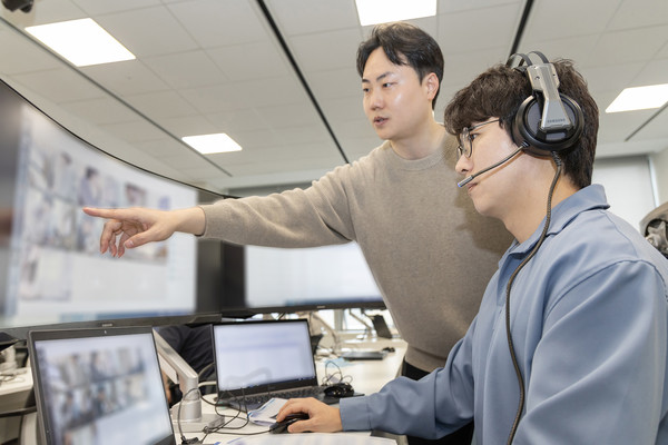 4월 19일 삼성전자 인재개발원(경기도 용인)에서 삼성전자 감독관이 삼성직무적성검사 응시자를 대상으로 예비 소집을 진행하는 모습. 사진=삼성