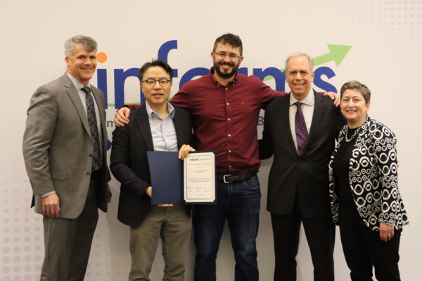 장영재 교수(왼쪽 두 번째)가 인폼스 애널리틱스 컨퍼런스에서 우수 혁신사례상을 수상하고 기념촬영을 하고 있다. 출처=KAIST