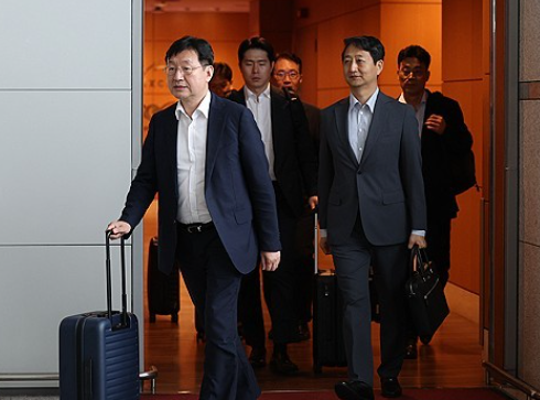 지난해 7월 체코로 떠나는 한국 교섭단. 사진=연합뉴스