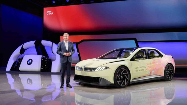 BMW가 중국 소버린AI인 딥시크를 자사 차량에 도입한다. 사진=BMW