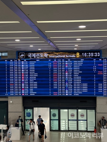 인천공항 국제선 일부가 결항된 모습. 사진=이코노믹리뷰DB