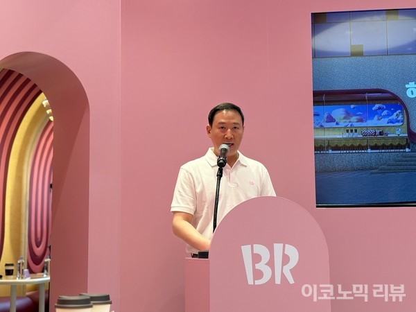 허희수 SPC그룹 부사장이 15일 기자간담회에서 발표하고 있다. 사진=이코노믹리뷰 서예림 기자