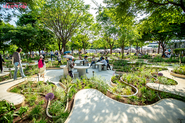 보라매공원에 작가정원, 동행정원, 기업정원 등 111개의 아름다운 정원이 펼쳐진다. 사진제공= 내 손안에 서울