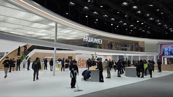 MWC25 화웨이 모바일 부스. 사진=최진홍 기자
